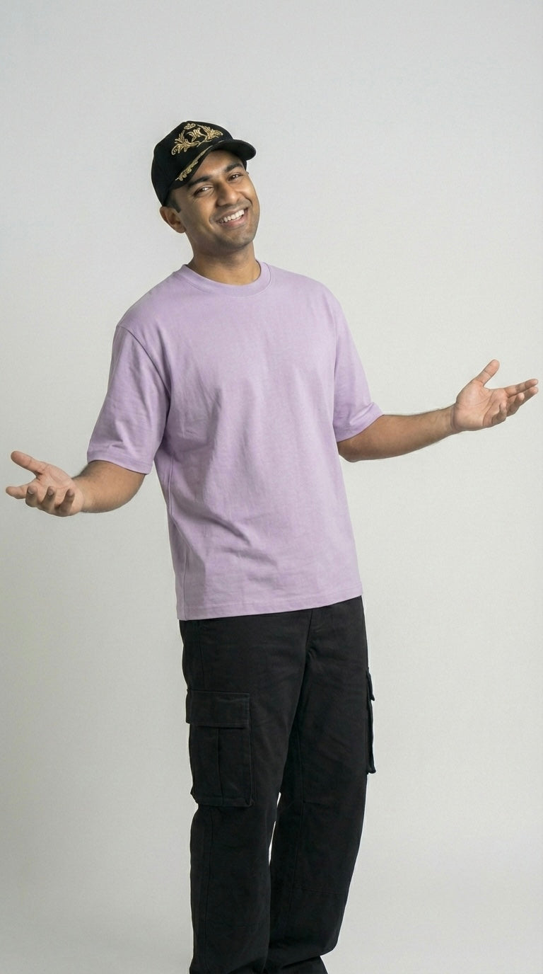 Men wearing oversized t-shirt in casual street style