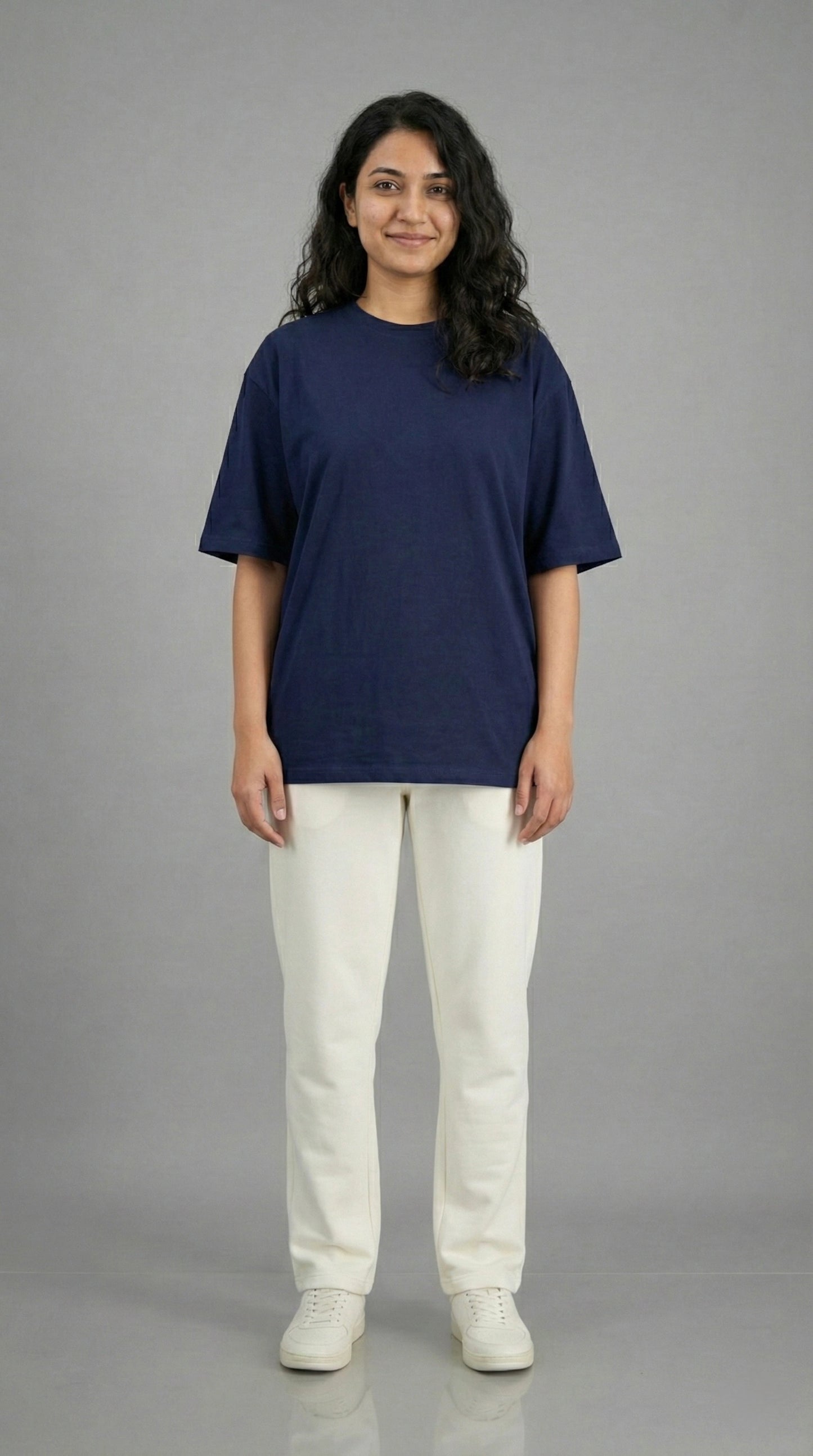 Trendy oversized t-shirt for women streetwear fashion look