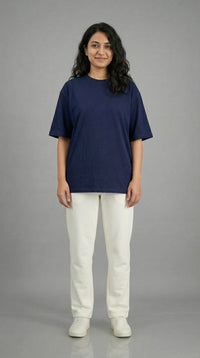 Trendy oversized t-shirt for women streetwear fashion look
