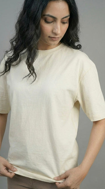 Chic oversized t-shirt for women relaxed fashion outfit
