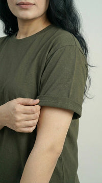 Loose fit oversized t-shirt for women with relaxed silhouette